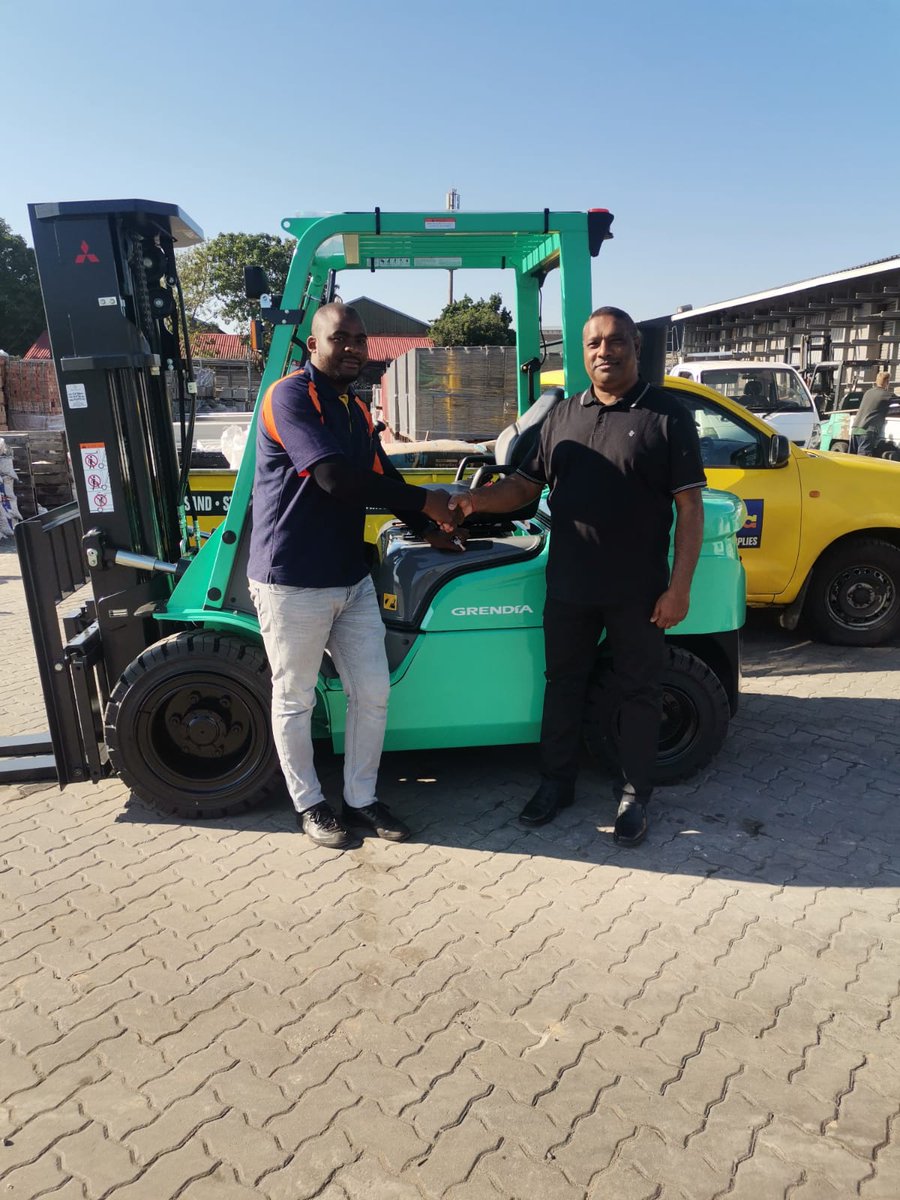 Another handover, another celebration!! 

Thank you BBS Mica Empangeni for a triumphant handover. May your new Grendia Diesel Mitsubishi Forklift bring you nothing but joy and success. 

#HappyHandover #Celebration #GrendiaForklift