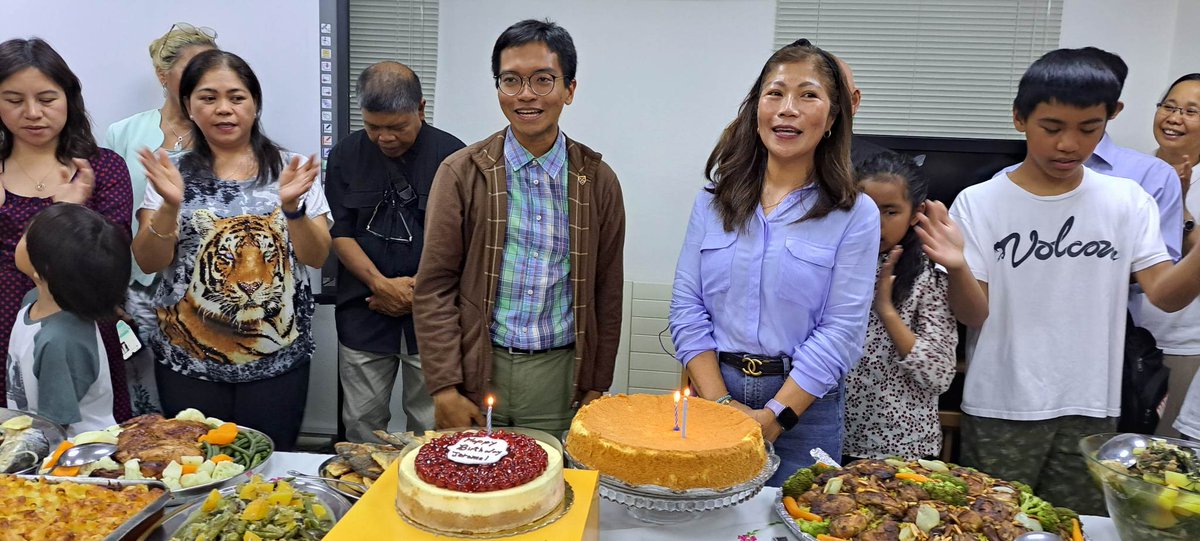A huge honor to celebrate #PhilippineIndependenceDay with #OverseasFilipinoWorkers in #Jordan. I got to meet H.E. Wilfredo Santos, our new PH Ambassador. And the OFWs threw in a surprise for me as my birthday is also on June 12. Moments of joy for migrants. <a href="/susanople/">susanople</a> <a href="/DFAPHL/">DFA Philippines 🇵🇭</a>