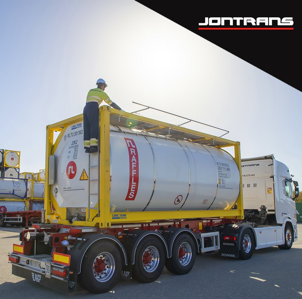 Saviez-vous que nous mettons à votre disposition notre matériel de transport pour répondre à vos besoins spécifiques ?
Porte-conteneurs &amp; châssis basculants
Conteneur citerne, dry et citerne routière
Tracteurs avec chauffeurs
Rambardes
Compresseurs
Pompes ATEX