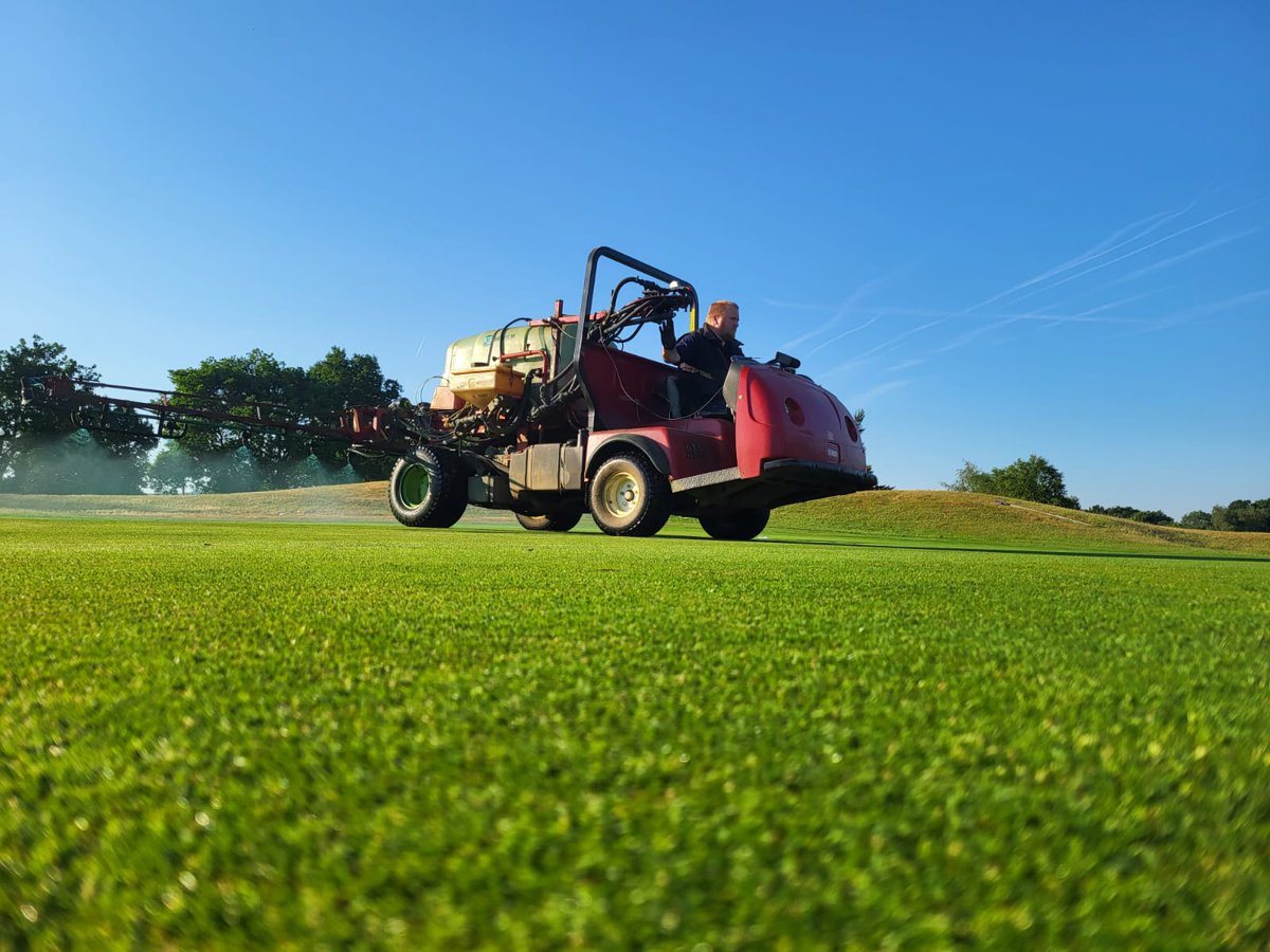 Lee's first spray 🫣