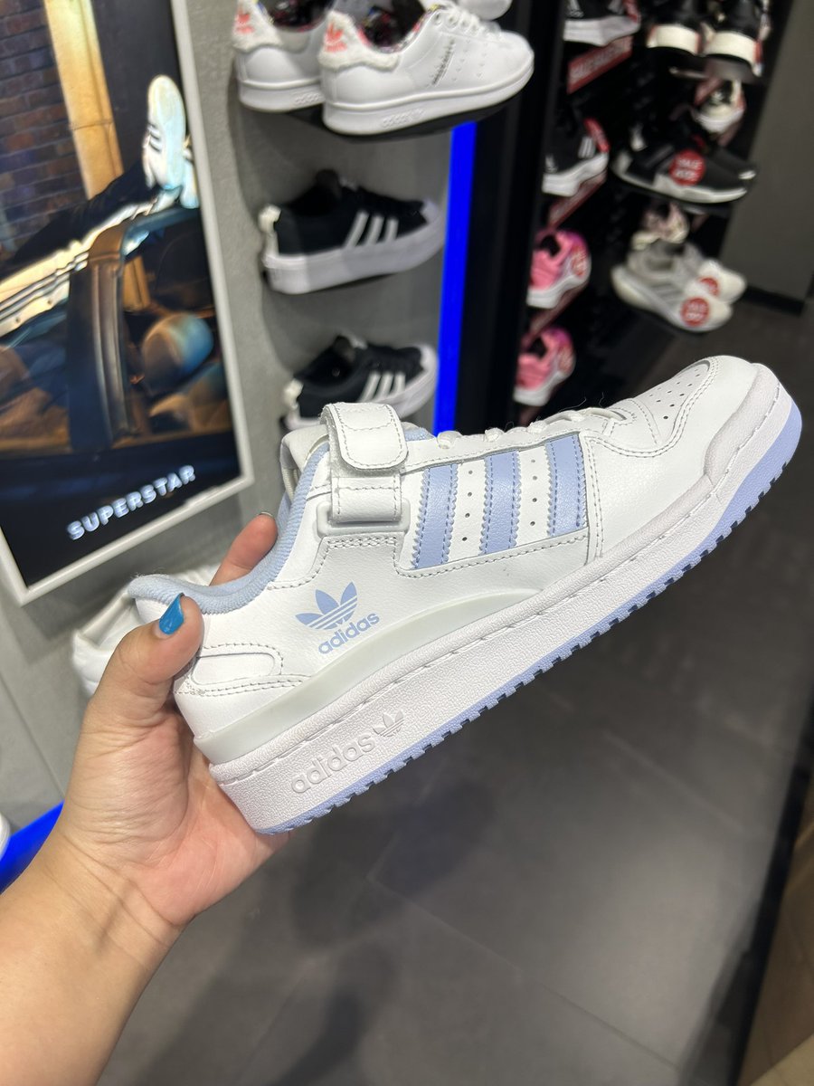 temtuwppp's tweet photo. รับหิ้ว adidas รุ่นที่ลิซ่าใส่นะคะ สวยปังมาก ค่า Adidas samba adifom superstar กรี้ดดด🎨

รับหิ้วค่า💓

#adidas #samba #adidassamba #รับหิ้ว #รับหิ้วทุกอย่าง #รองเท้า #LISA https://t.co/0uiXYQIuLs