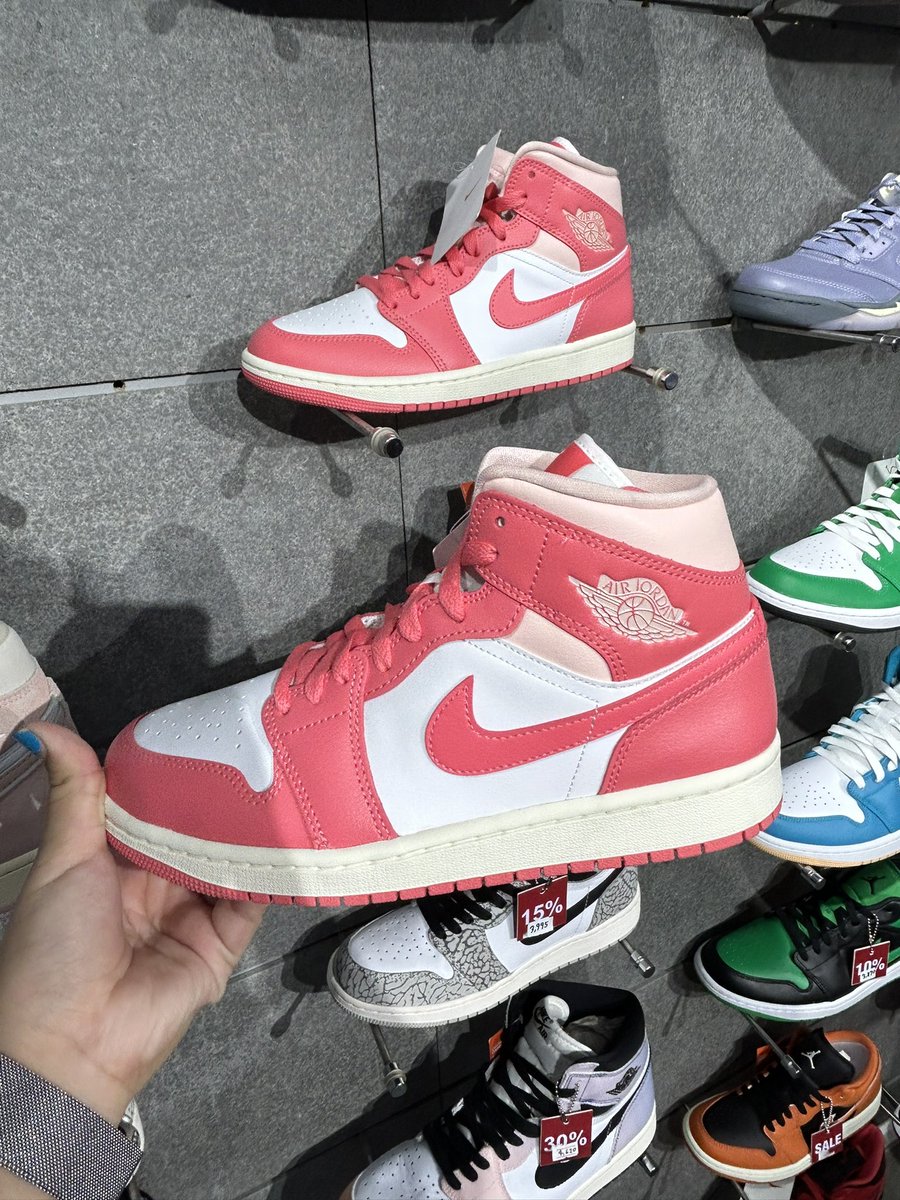 temtuwppp's tweet photo. รับหิ้วรองเท้าหลายๆตัวค่า พรีได้ หิ้วได้

รับหิ้วรองเท้า nike drunk low , Air Force 1 ขาว ตัวดังหลายๆตัว ของน่า��นใจมากก 💖

 ใครสนใจทักด่วนค่า ใกล้หมด ราคาป้าย🙇🏻‍♀️

#รับหิ้ว #รับหิ้วรองเท้า #รับหิ้วสยาม #nike #ตามหาnike #รับหิ้วnike #nikepanda https://t.co/RSf2ha3qHs