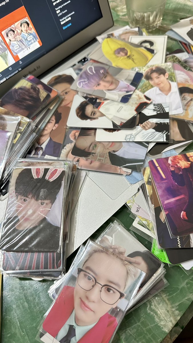 Jenowsiee's tweet photo. Aku ada rencana mau lelang pc-pc Chanyeol ini, start mulai 5K , ada yang mau tidakk yaaaa??

Dah pusing bangettt, yang mau reply nanti aku tag https://t.co/x0zCKaFKIM