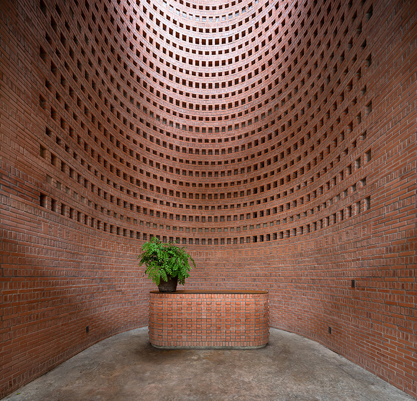 tropical space encloses this 'premier office' with a facade of porous brick shutters. designboom.com/architecture/p…