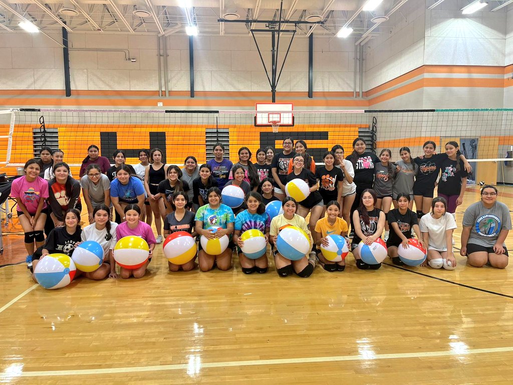 Mercedes Lady Tigers 🏐🧡 tweet media