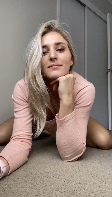 Am I on your mind today?   &hellip;. I&rsquo;m on sale for only a few more days Let me drain your balls baby 💦💦 https://t