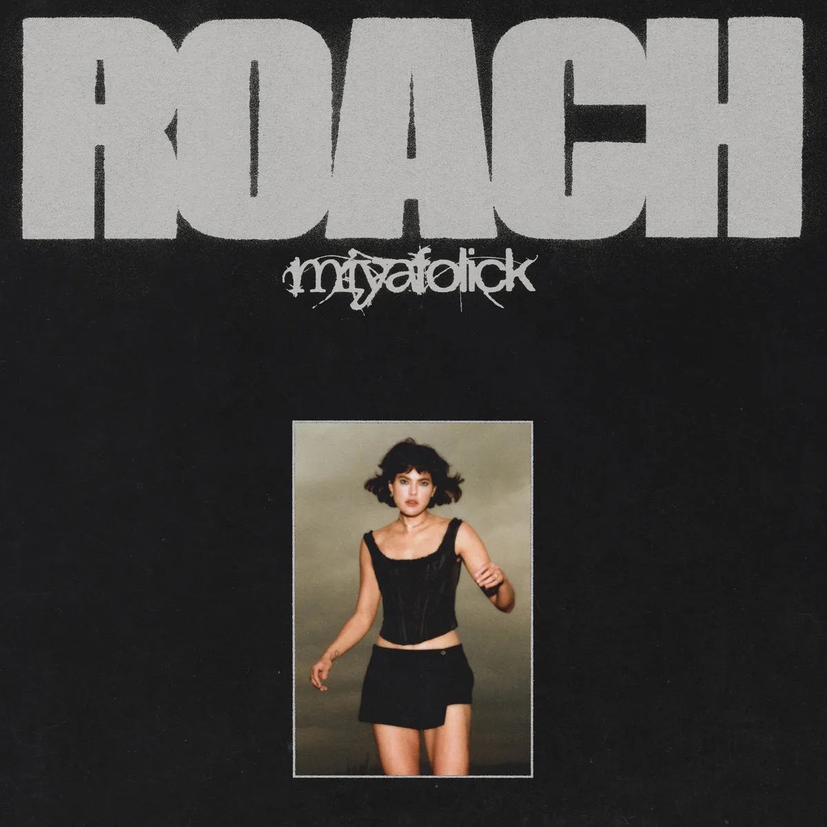 Carter_A_Jones's tweet photo. Roach by @MiyaFolick is/should be in the lineage of alt-pop albums loved by queers that defied each year. 

My Woman—>Melodrama—>Be the Cowboy—>NFR—>Punisher—> Jubilee—>Preachers Daughter—> Roach

I don’t make the rules, Get into it https://t.co/TbpJgdO2pK