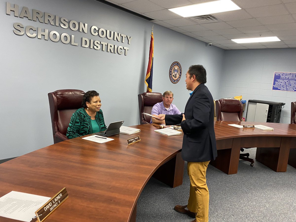 Harrison_PRS's tweet photo. Tonight, HCSD School Board recognized five winners of this year’s @KeeslerFed Educator Impact Award! Each teacher received $2,500. Plus, each of the winners’ schools received $1,000.
Congrats to Carrie Walters, Maggie Reid, Chaundrea Allen,
Brenden Phillips & Keshia Gaines! https://t.co/0rFzLKWycX