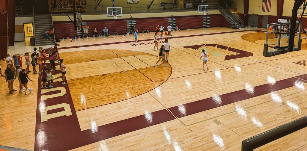 Day 1 of DHS GBB Camp was a success. We had over 70 kids 🦅getting better and learning basic shooting fundamentals. 
Day 2 =Defensive Day😤
❤️💯🏀 🦅Go Eagles