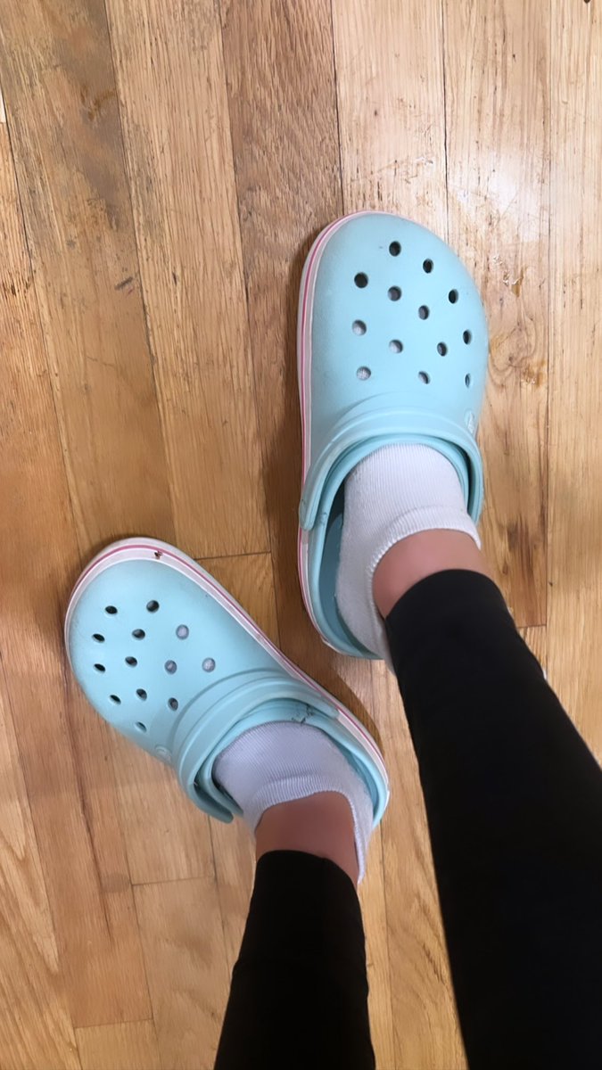SherlyCasco's tweet photo. @poffymvp #crocs4life https://t.co/DuJdnmAItU