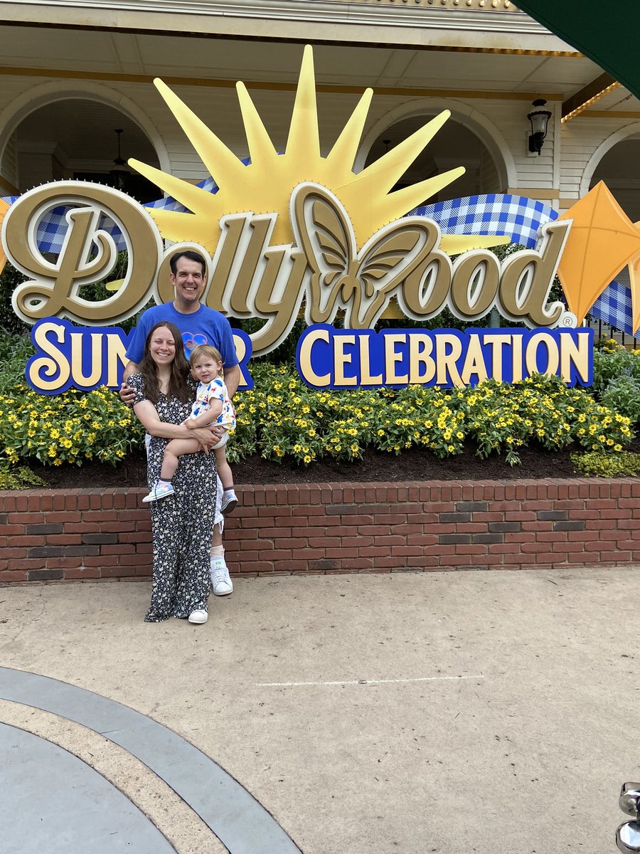E_Nelz's tweet photo. Day one of our Tennessee Adventure is done. We went to @Dollywood. We just got to @GreatSmokyNPS. Hiking adventure tomorrow. We leave for @Bonnaroo on Wednesday. #roadtoroo @kitten_mouse https://t.co/pecpS8j4aq