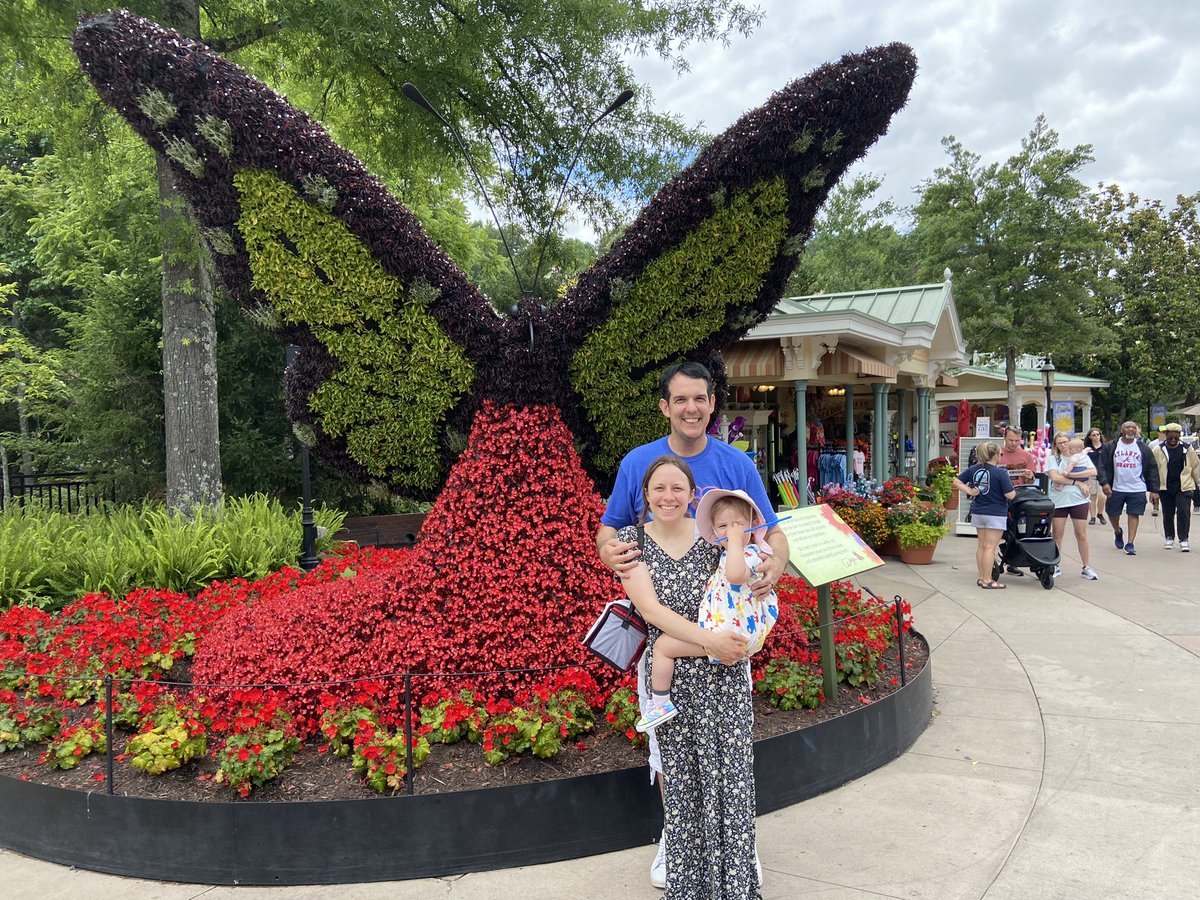 E_Nelz's tweet photo. Day one of our Tennessee Adventure is done. We went to @Dollywood. We just got to @GreatSmokyNPS. Hiking adventure tomorrow. We leave for @Bonnaroo on Wednesday. #roadtoroo @kitten_mouse https://t.co/pecpS8j4aq