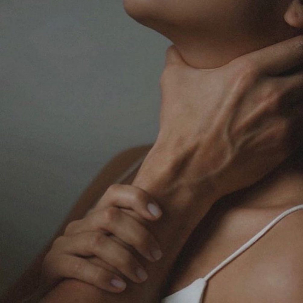 CouplesNotez's tweet image. Me and who?