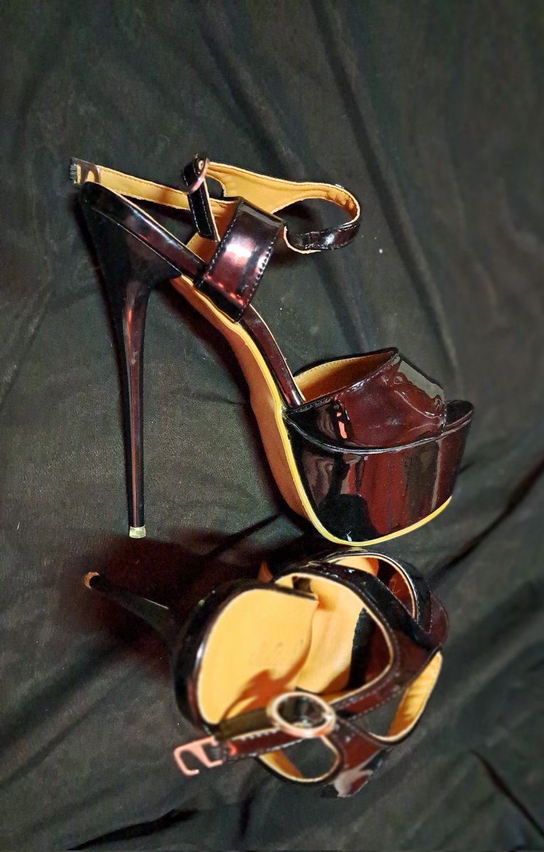GoddesskimBDSM's tweet photo. What would happen if I wear there sexy heel and sat in front of You ?
#heelworship
#slutslave
#sissytraning
#Whipworship
#cageroomlover
#partysessionfun https://t.co/o7KxCOrAVZ