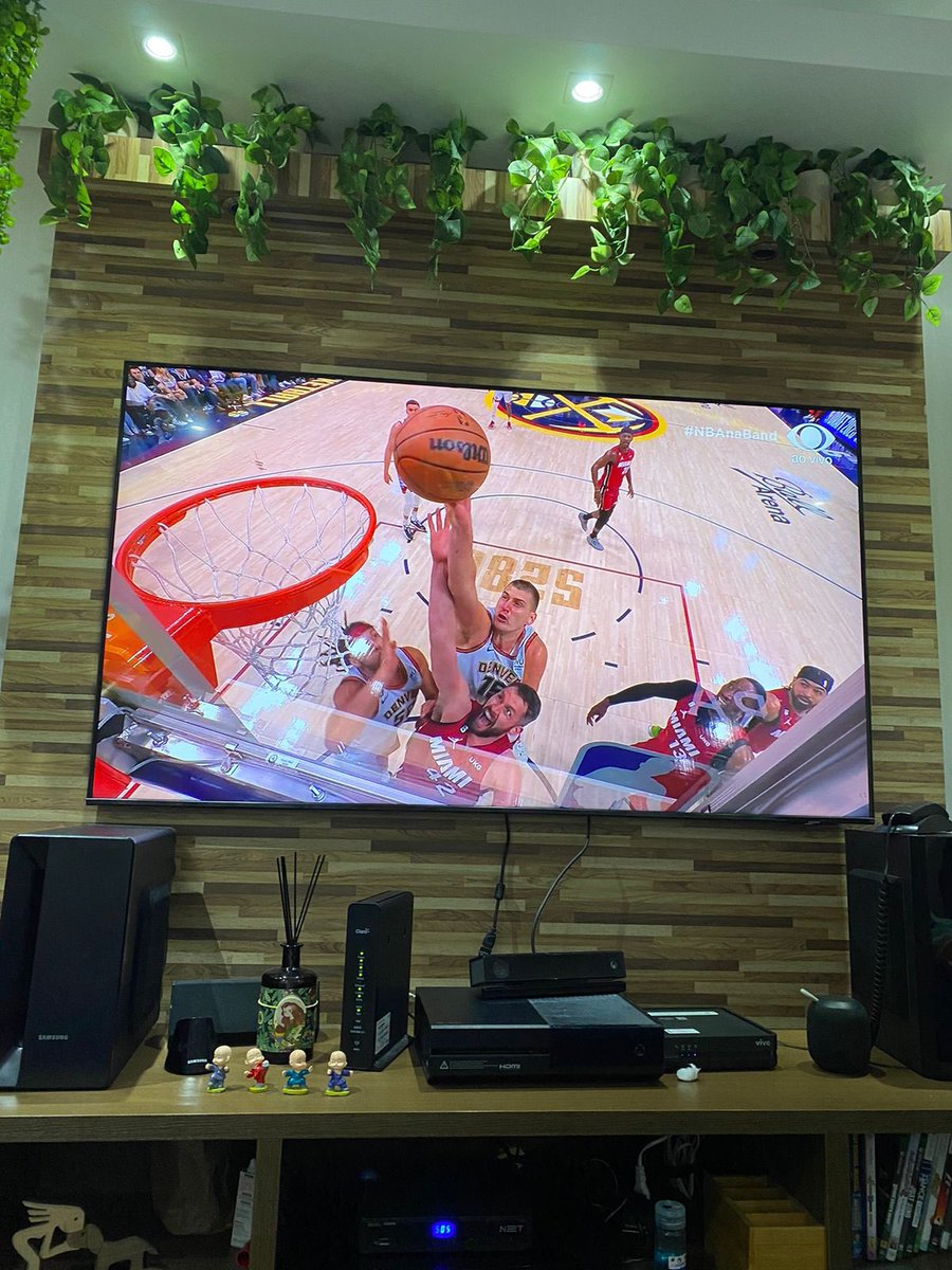 SandraFilorio's tweet photo. Adrenalina na temperatura máxima 🏀⛹🏾🏀⛹🏿🏀⛹🏼
#NBAFinals 
@NBAna Band https://t.co/JTYx2FBCTF