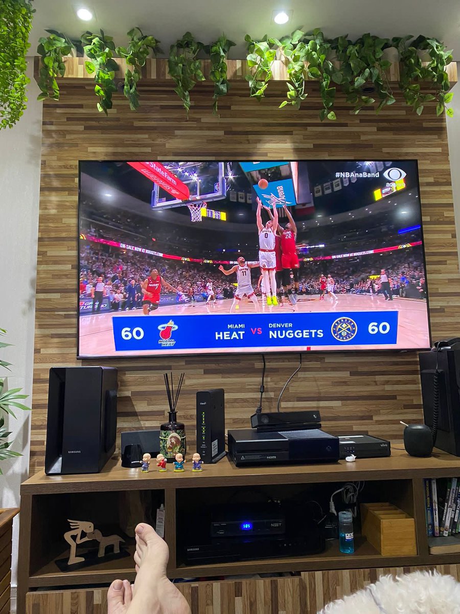 SandraFilorio's tweet photo. Adrenalina na temperatura máxima 🏀⛹🏾🏀⛹🏿🏀⛹🏼
#NBAFinals 
@NBAna Band https://t.co/JTYx2FBCTF
