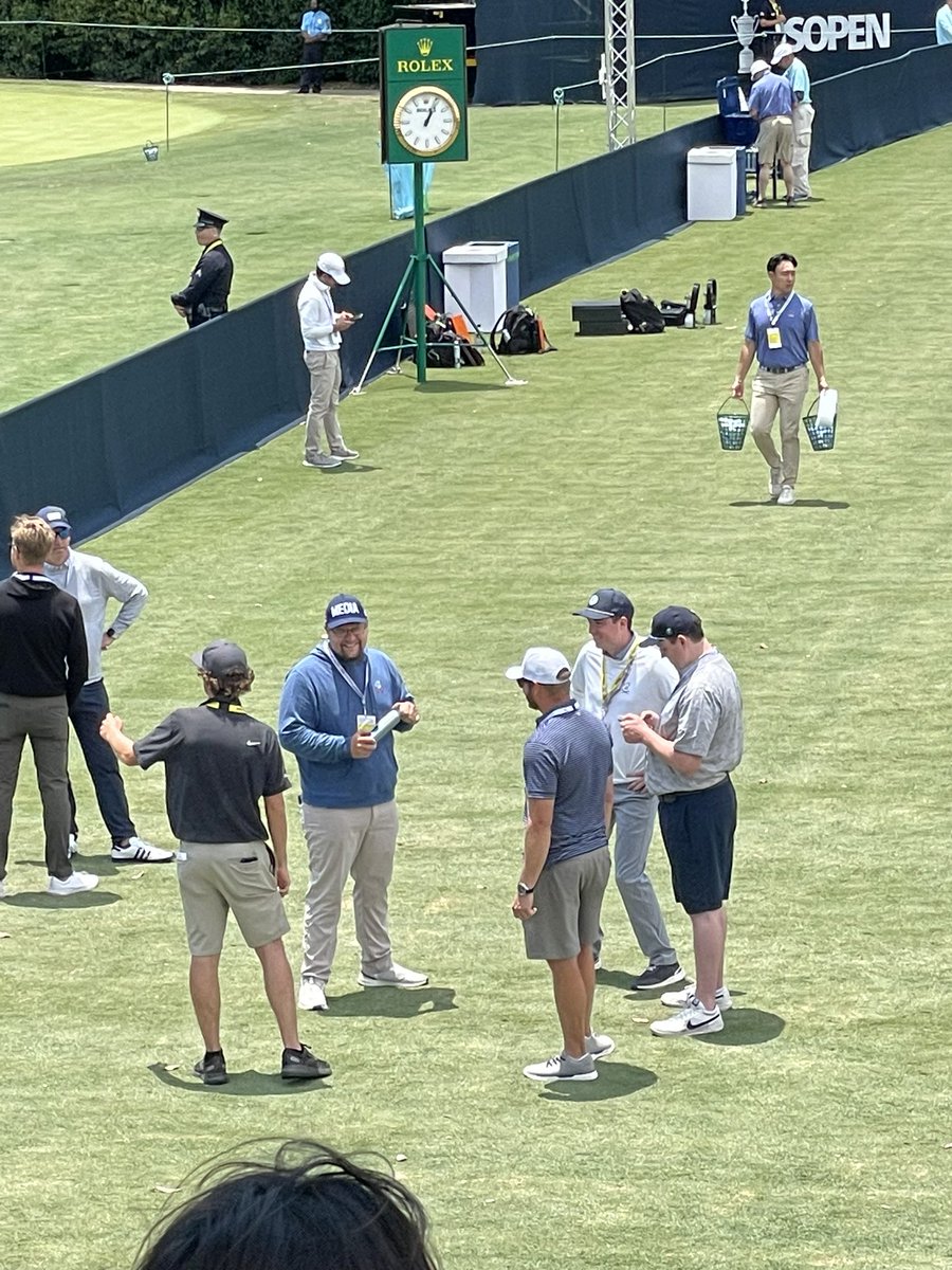 1Tyy's tweet photo. @ForePlayPod @usopengolf Team meeting pre Bryson. https://t.co/71XH4C1Q3j