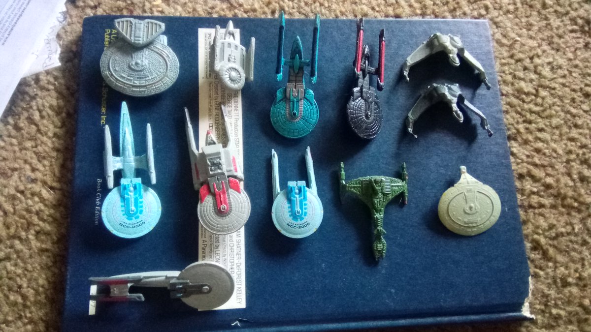 NathanKaiser85's tweet photo. Got in some good #startrek #micromachine #kitbash and repainted #starship https://t.co/K0iZjsRlCP