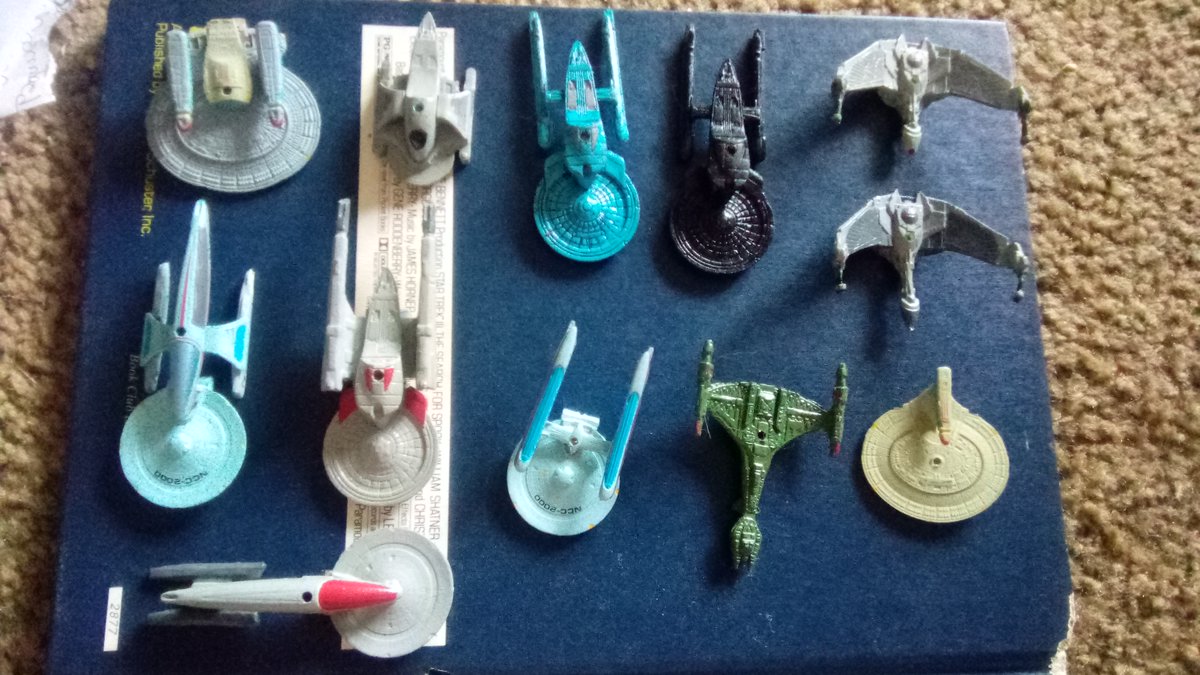NathanKaiser85's tweet photo. Got in some good #startrek #micromachine #kitbash and repainted #starship https://t.co/K0iZjsRlCP