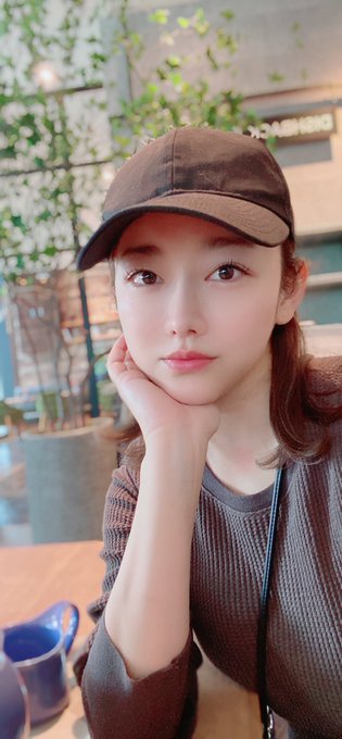 久々にエクステ外したらだいぶ髪伸びてたﾜｧ───ヽ(*ﾟ&forall;ﾟ*)ﾉ───ｲ 右が伸ばしだす前。  エクステのロング気に入ってるからまたつけると思ってカットはしないでおいた&hellip;数日だけ伸び散らかったまま生活するんだ&hellip;🥲<a href="/tag/%E3%83%84%E3%82%A4%E3%83%B3%E3%83%86%E3%83%BC%E3%83%AB%E3%81%AE%E6%97%A5"class="tags"><span>#ツインテールの日</span></a><a href="/tag/2%E6%9C%882%E6%97%A5"class="tags"><span>#2月2日</span></a>