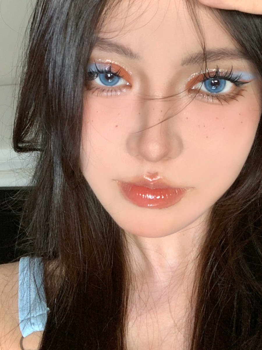 PerfectDiary_us's tweet photo. Burning passion in the summer!💥
This orange-ocean-like eyeshadow look is inspired by our NEW Designer Eyes And Cheeks Palette (Denim Limited Edition) 01 Denim Orange.🍊🌊
Call ya besties and slay tonight in the live house! 😎

🛒: https://t.co/qeSMh7hlEU https://t.co/lD2zU2kbvS
