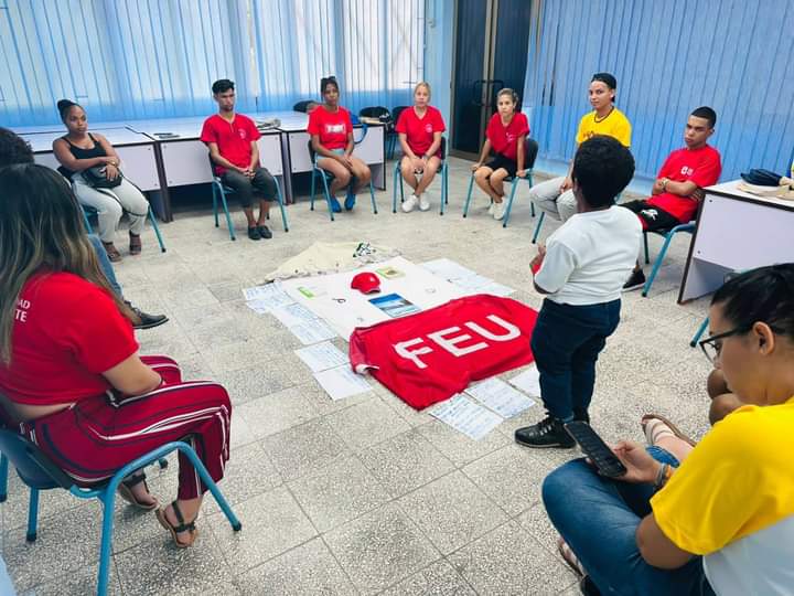 UJCdeCuba's tweet photo. Finalizó ayer el Encuentro Regional de Ideológicos de la .@FeuCuba, caracterizado por
✔️Intercambio de experiencias
✔️Proyecciones de la Esfera para la próxima etapa
✔️Sugerencias en el ABC
✔️Funcionamiento de la organización
✔️Participación y motivación de los estudiantes
#Cuba https://t.co/HZy4jxTuLv
