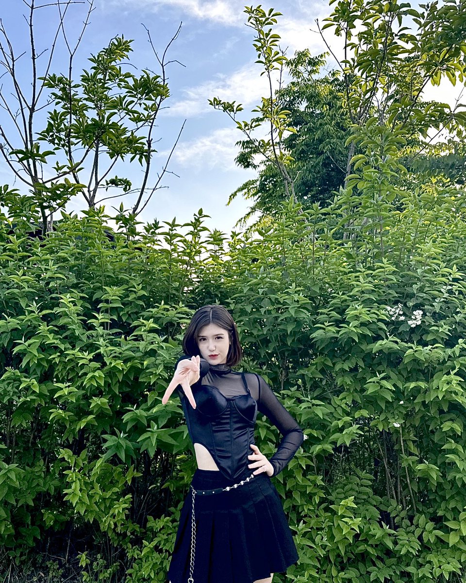 OfficialLcu's tweet photo. [#시크한아이들] [#lina] 
린아 ✌️ 브이 
한주 푸르게 잘 보내기 
시크한아이들 막내 🫶 
.
.
.
.
#chicis #리즈엔터 #lizent #kpop 
#유희 #신디 #로아 #린아 https://t.co/nXRjnXxB23