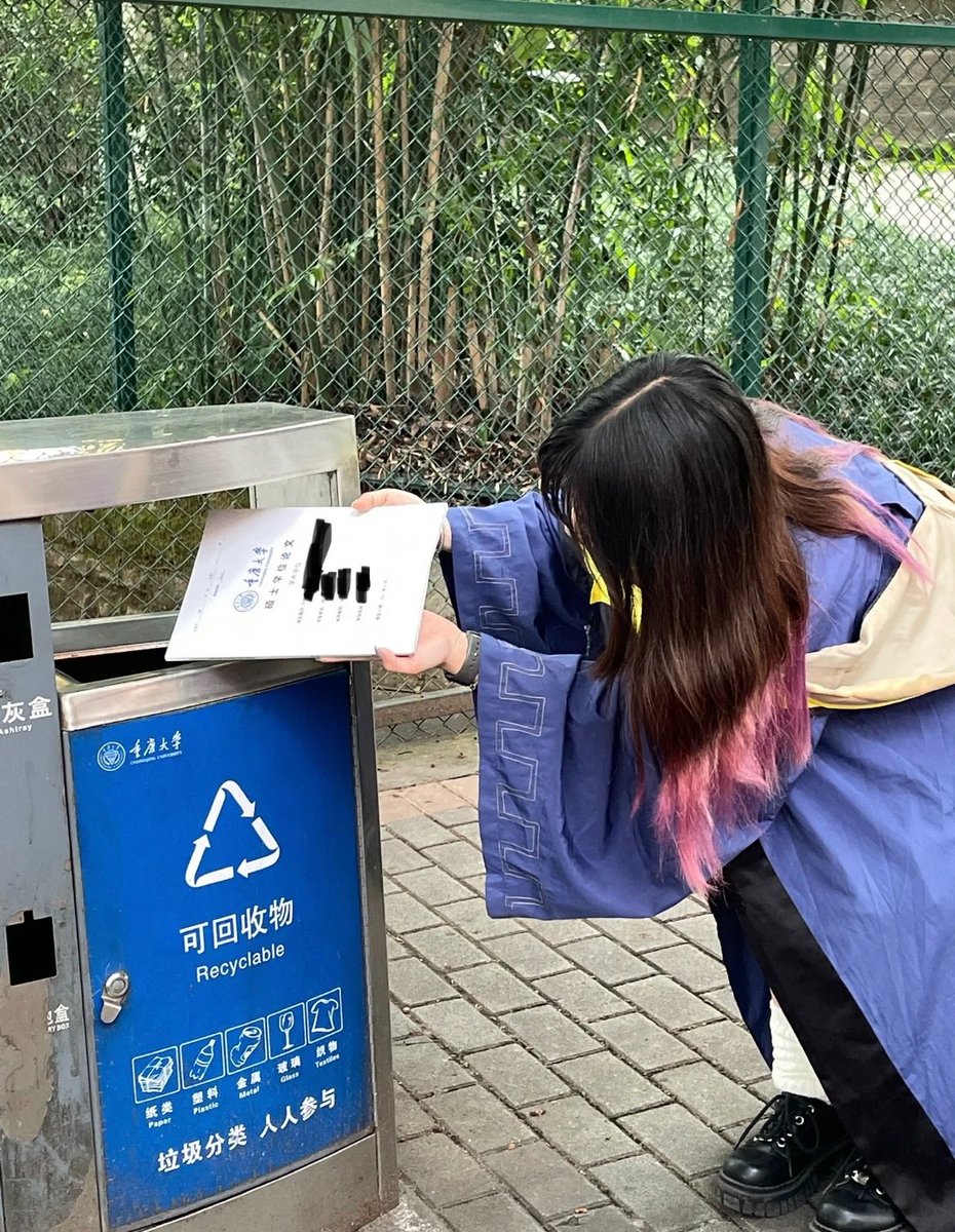 This year, instead of the classic hat-throwing, flower-holding, and joyful smiles, Chinese students opted for defeated poses (with many literally just 'laying flat'), apocalyptic backgrounds, or purely sarcastic shots where they are seen throwing their graduation thesis.