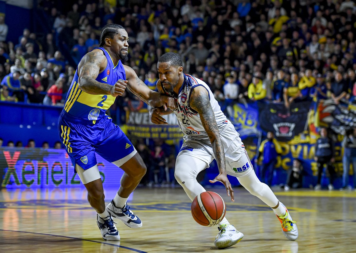 #LigaNacional la fusión volvió a tomar ventaja en la serie final

Boca Juniors 78 (1) - Quimsa 83 (2)

-Miércoles a las 22.10 en La Bombonerita el cuarto juego

Foto: Liga Nacional