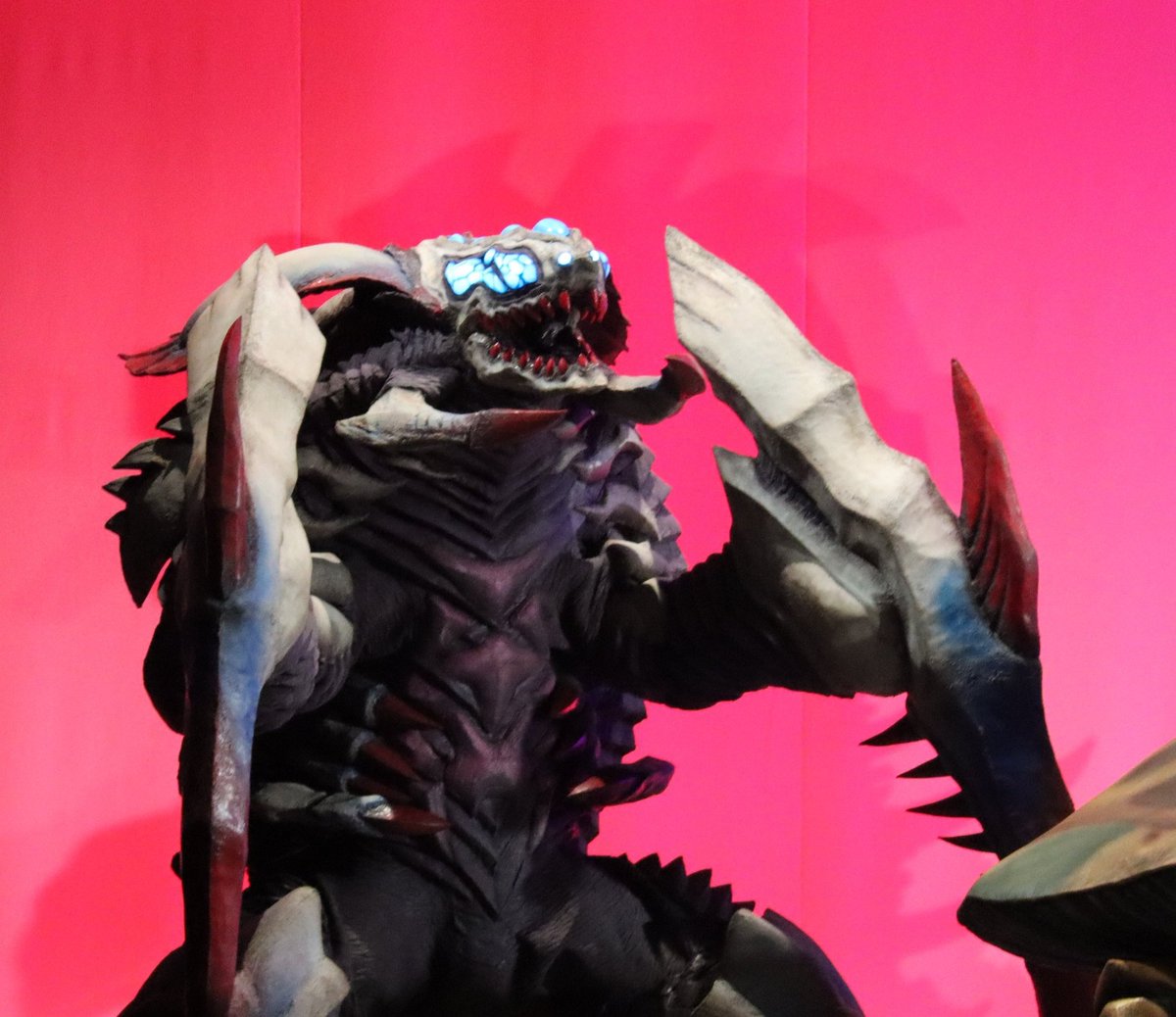 Bi-Kaiju Kasey🏳️‍🌈 on Twitter: "What if the metal slug is just the