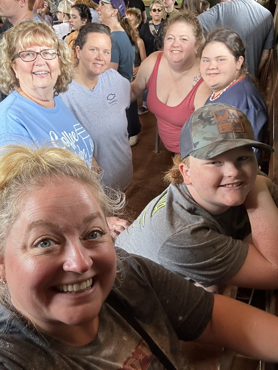 ChrisNealTHD's tweet photo. Dear @Dollywood you never EVER disappoint me. Big Bear Mountain was worth the wait ❤️ I don’t know what I did to deserve a place like Dollywood or to have such beautiful people to share it with but what a day!!! #diamondpass #friendsthatarefamily #bigbearmountain #splashcountry https://t.co/dZoewGSoby