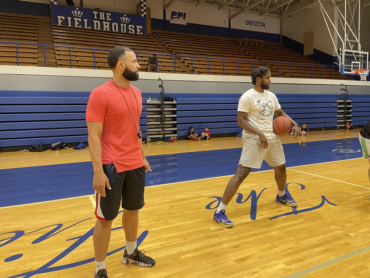 the_camp_one's tweet photo. It always feels good to come back home with @clofton606 &amp; @DmillerKY for their annual 🏀 camp! We’re off to a good start so far💪🏽🔥🏀  Can’t wait for day 2💪🏽 #CampOneFamily #MaysvilleKy #MasonCo https://t.co/Eo9orRFNSv