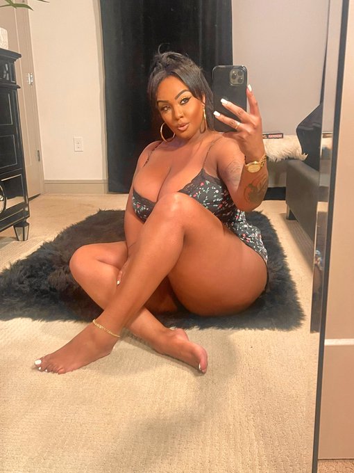 Wanna chill and watch Netflix ? 😏👀 https://t.co/7JOFra1Jqo #dallas #texas #netflix #mondaymood #thickthighssavelives