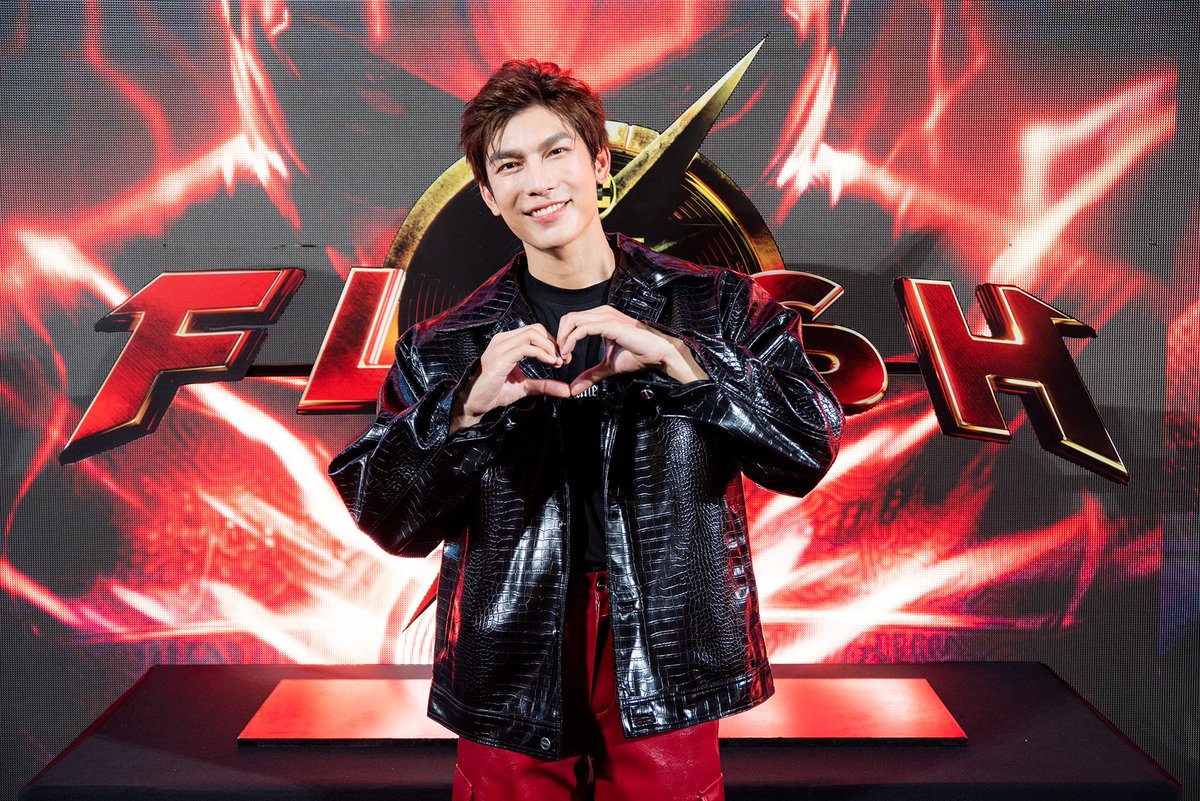 Ting_ThinkThing's tweet photo. ตัวแทนแฟนตัวยงของ The Flash มิว ศุภศิษฏ์ #MewSuppasit ร่วมงาน The Flash Gen Z Day เปิดตัวภาพยนตร์ #TheFlash อย่างสุดอลังการกลางสยามเมื่อสุดสัปดาห์ที่ผ่านมา ก่อนเข้าฉายในโรงภาพยนตร์ 15 มิถุนายนนี้
#TheFlashxMew
#TheFlashGenZday https://t.co/OHXVM0VyYp