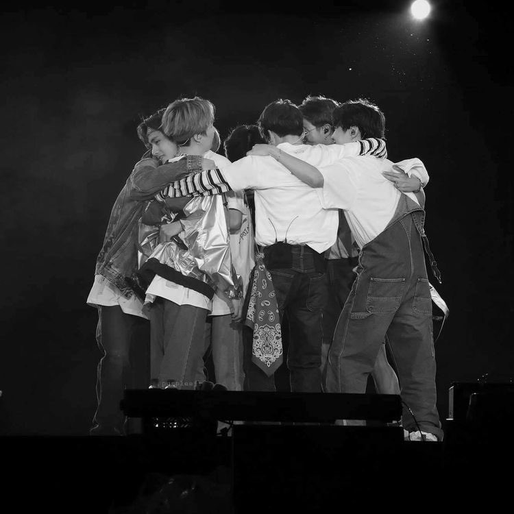 jungkooksbride's tweet photo. happy 10th anniversary to my beloved 7 boys 🥰💜✨
#BTS10thAnniversary https://t.co/Kf986r0YfU