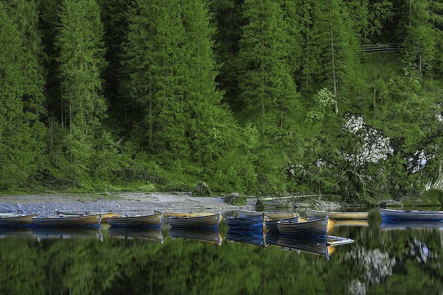 Art for the Walls! at @lagodibraies  buff.ly/39Il8pl #alps #Italia #italy #nature #NaturePhotography #NatureNow #travel #traveldiaries #AmexLife #LagodiBraies #Boats