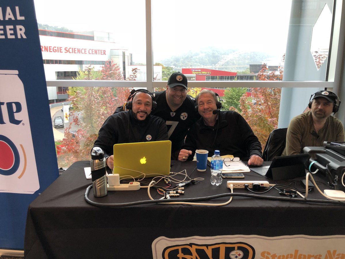 Bels132625's tweet photo. @StanLoveTheShow @GuyLuvTheShow @CharlieBatch16 
RIP Stan! 

Thank you for your wisdom, insight, and for sharing you with your listeners, readers, and viewers. The world has lost a true professional, icon, and great person.

Maybe Guy should continue Stan’s radio show? 🤷🏼‍♂️😥 https://t.co/zX03ceFo2K
