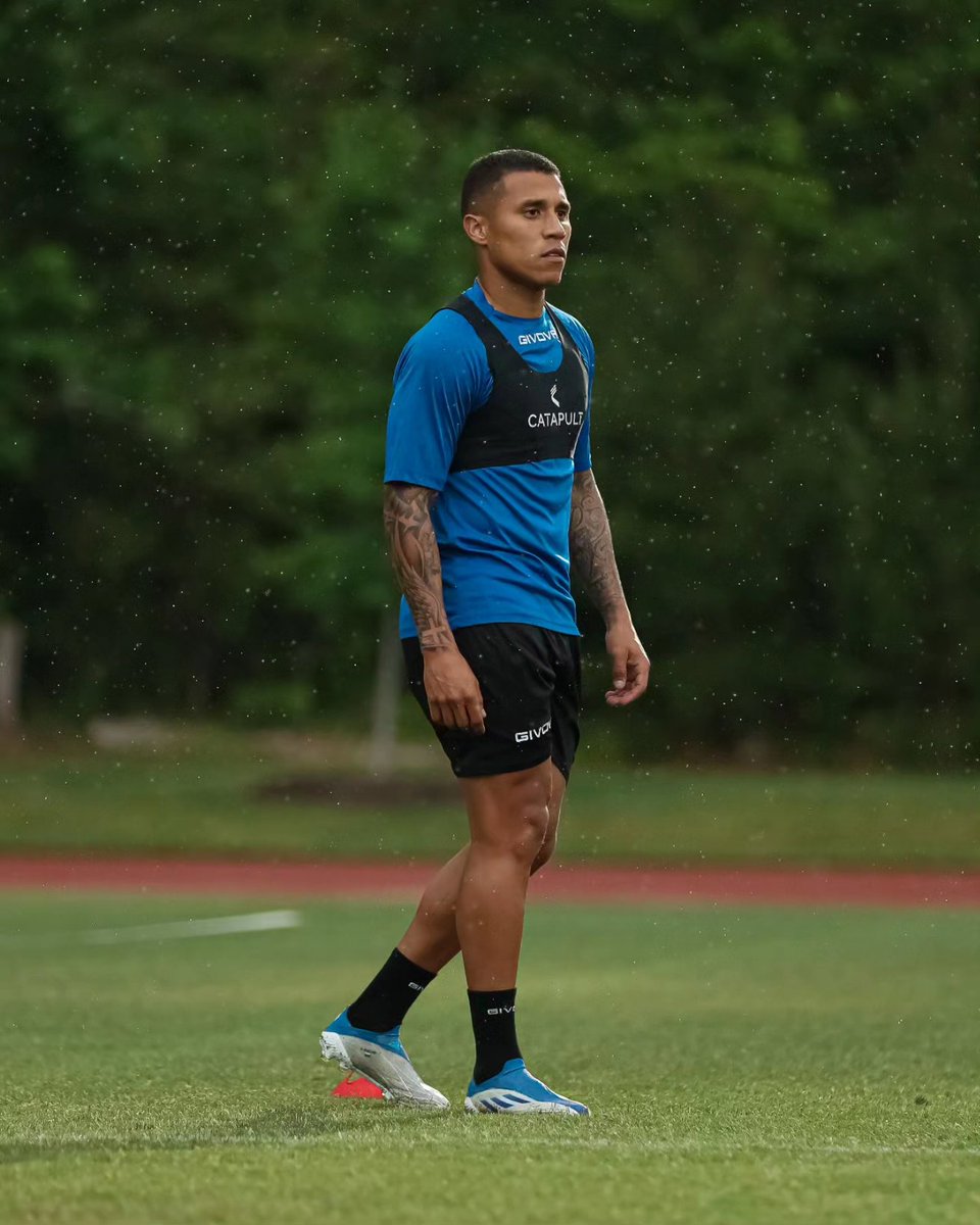 SeleVinotinto's tweet photo. 𝐒𝐢𝐞𝐦𝐩𝐫𝐞 𝐕𝐈𝐍𝐎𝐓𝐈𝐍𝐓𝐎 ✌🏻😁🇻🇪 https://t.co/Skvjc7oXIV