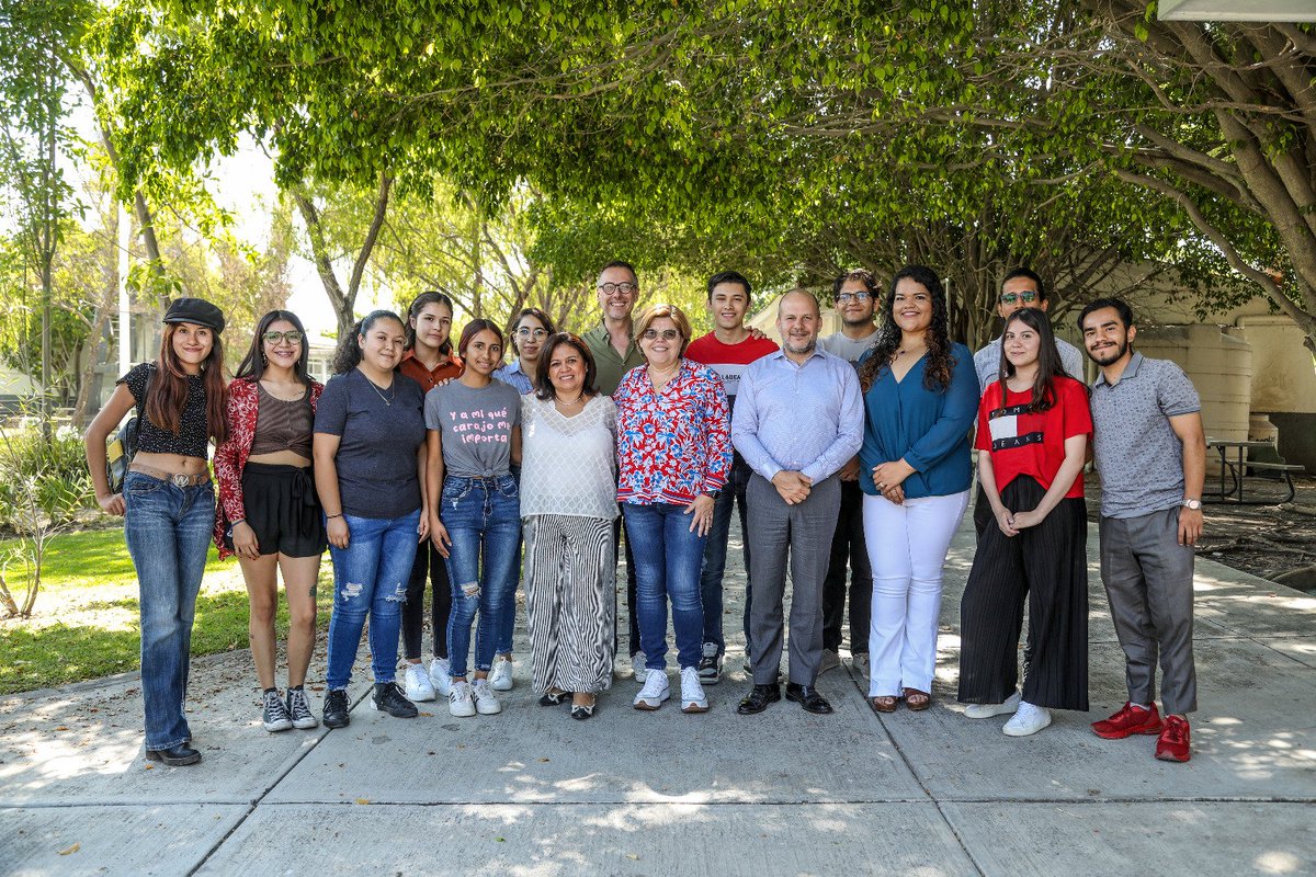 Deseo mucho éxito a las y los estudiantes que realizarán una estancia de investigación en universidades nacionales e internacionales. Al involucrarse en proyectos de investigación en una etapa temprana, sin duda, son una muestra del espíritu innovador de los jóvenes de la región.