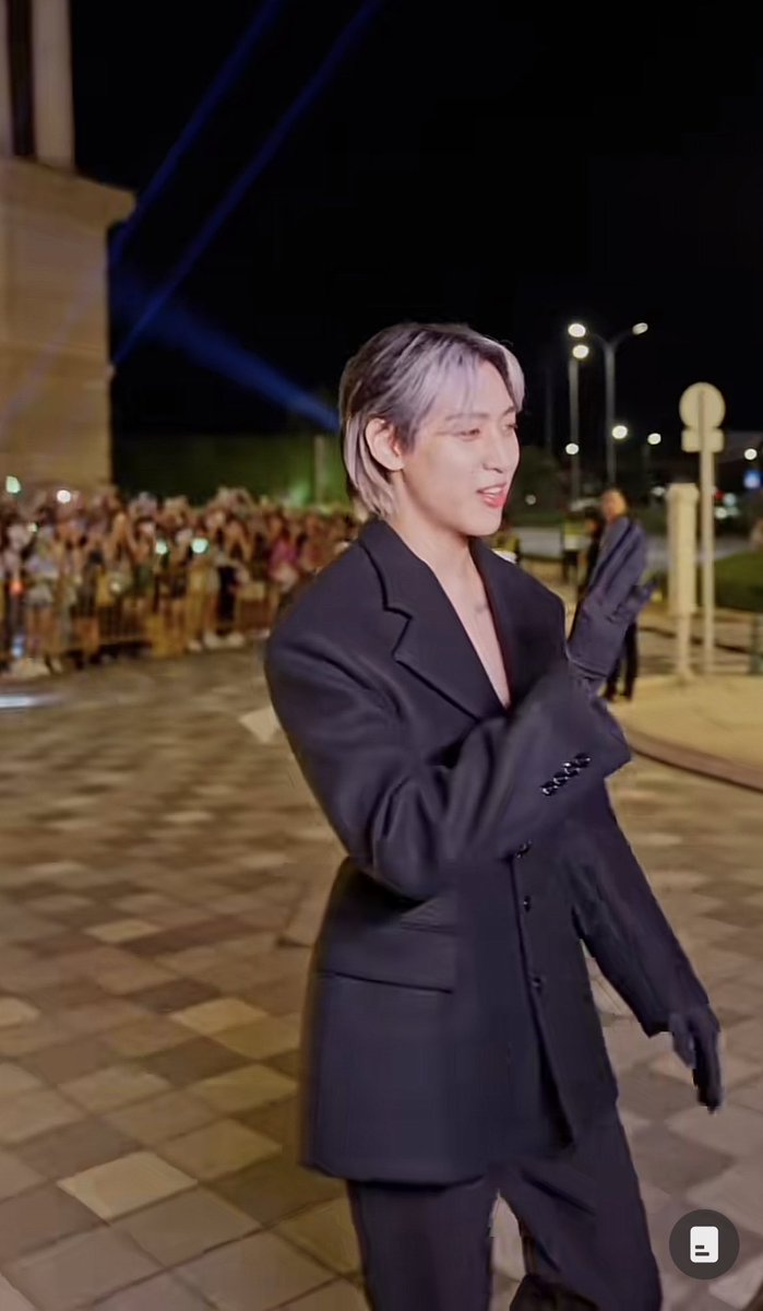 TeamBamBamSpace's tweet image. 20230612 @.karllagerfeld Tiktok videos with BamBam at The Karl Lagerfeld:

🔗 vt.tiktok.com/ZSLjvgxBD/
🔗 vt.tiktok.com/ZSLjvvhy5/
🔗 vt.tiktok.com/ZSLjvQwGn/

#BamBamInTheKarlLagerfeld
@BamBam1A #BamBam #뱀뱀 #GOT7