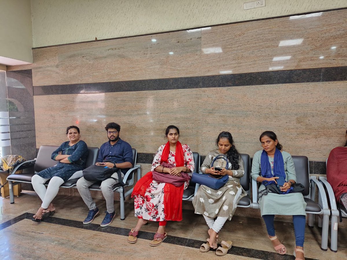 TejaswiniKy's tweet photo. @KPTCL_Aspirant @thekjgeorge @CMofKarnataka ಕಳೆದ ವರ್ಷ ಫೆಬ್ರುವರಿಯಲ್ಲಿ ಅಧಿಸೂಚನೆಗೊಂಡಿದ್ದ KPTCL ನೇಮಕಾತಿ, ಒಂದೂವರೆ ವರ್ಷವಾದರೂ ಪೂರ್ಣವಾಗಿಲ್ಲ. ಪರೀಕ್ಷೆ ಬರೆದು, ಆಯ್ಕೆಪಟ್ಟಿಯಲ್ಲಿ ಸ್ಥಾನ ಪಡೆದಿರುವ ಅರ್ಹ ಅಭ್ಯರ್ಥಿಗಳಿಗೆ ಆದಷ್ಟು ಬೇಗ ಆದೇಶ ಪತ್ರ ನೀಡುವಂತೆ ಉದ್ಯೋಗಾಕಾಂಕ್ಷಿಗಳು ಇಂದು KPTCL ಅಧಿಕಾರಿಗಳಲ್ಲಿ ಮನವಿ ಮಾಡಿದ್ದಾರೆ. @thekjgeorge @CMofKarnataka https://t.co/v6f4VJ97ZO