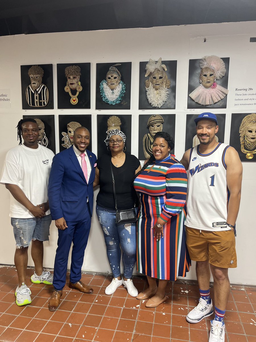 DupeeforDC's tweet photo. The power of art and advocacy manifests in the wonderfully curated Laundromat venue — extension of the Capital Hill Boys Club!
Denise B. Hawkins 💐 is a self taught artist who created dozens of breathtaking, intricate pieces during the pandemic! #DCwoman https://t.co/QfOHoslcFO