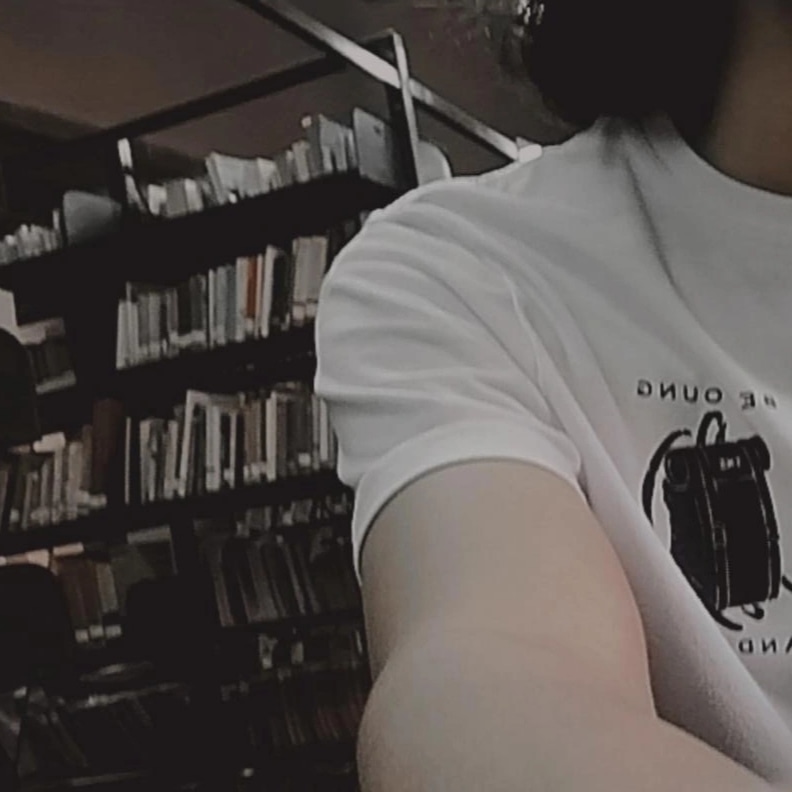 danbbooks's tweet photo. #NewProfilePic #booktwt #books #bookmate #BookTwitter https://t.co/9TOnzKAAMk