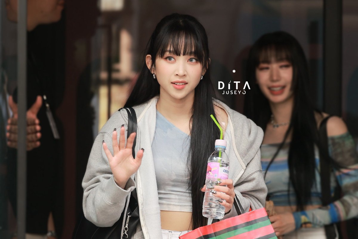 ditajuseyoo's tweet photo. 230611 SimInvestival Goes To Korea 2023

사랑해요♡

#시크릿넘버 #디타  #SECRET_NUMBER #DITA #DITAKARANG #ディタ  @5ecretNumber https://t.co/RJgFebf9aS