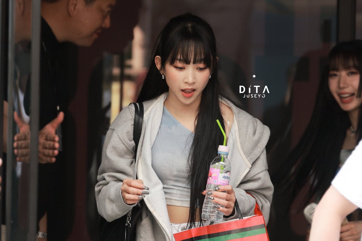 ditajuseyoo's tweet photo. 230611 SimInvestival Goes To Korea 2023

사랑해요♡

#시크릿넘버 #디타  #SECRET_NUMBER #DITA #DITAKARANG #ディタ  @5ecretNumber https://t.co/RJgFebf9aS