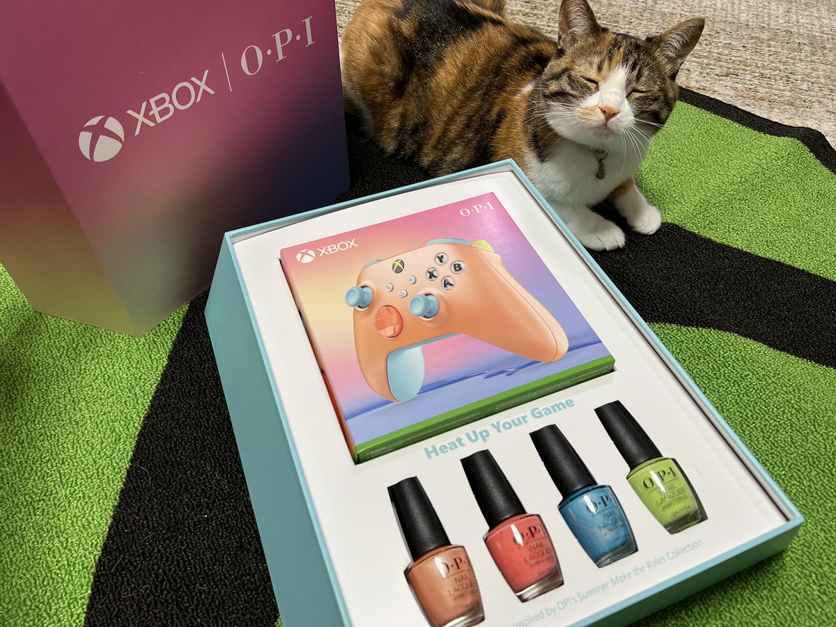 MISUZU_zip's tweet photo. 見て！コントローラーと爪が同じ色〜！！
今年も日本MSさんから夏の便りを頂きました💚
XboxとネイルブランドOPIのコラボ！カワイイねぇ！！

@Xbox_JP 
#OPIXbox
#Xbox https://t.co/WrxGdgIfaw