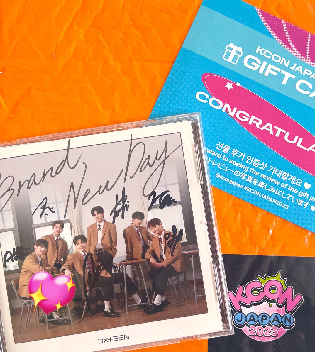 milkwait's tweet photo. 韓国から来ててなんだろって思ったら、DXTEENちゃんサインCDだった!✨
CD何枚も持ってるけど大切な一枚になりました!ありがとうございました( ; ; )
DXTEENのKCONへの出演また待ってます🎶❗️
#KCONJAPAN2023 #KCONOOH
#DXTEEN #DXTN https://t.co/aN0BE3HbGA
