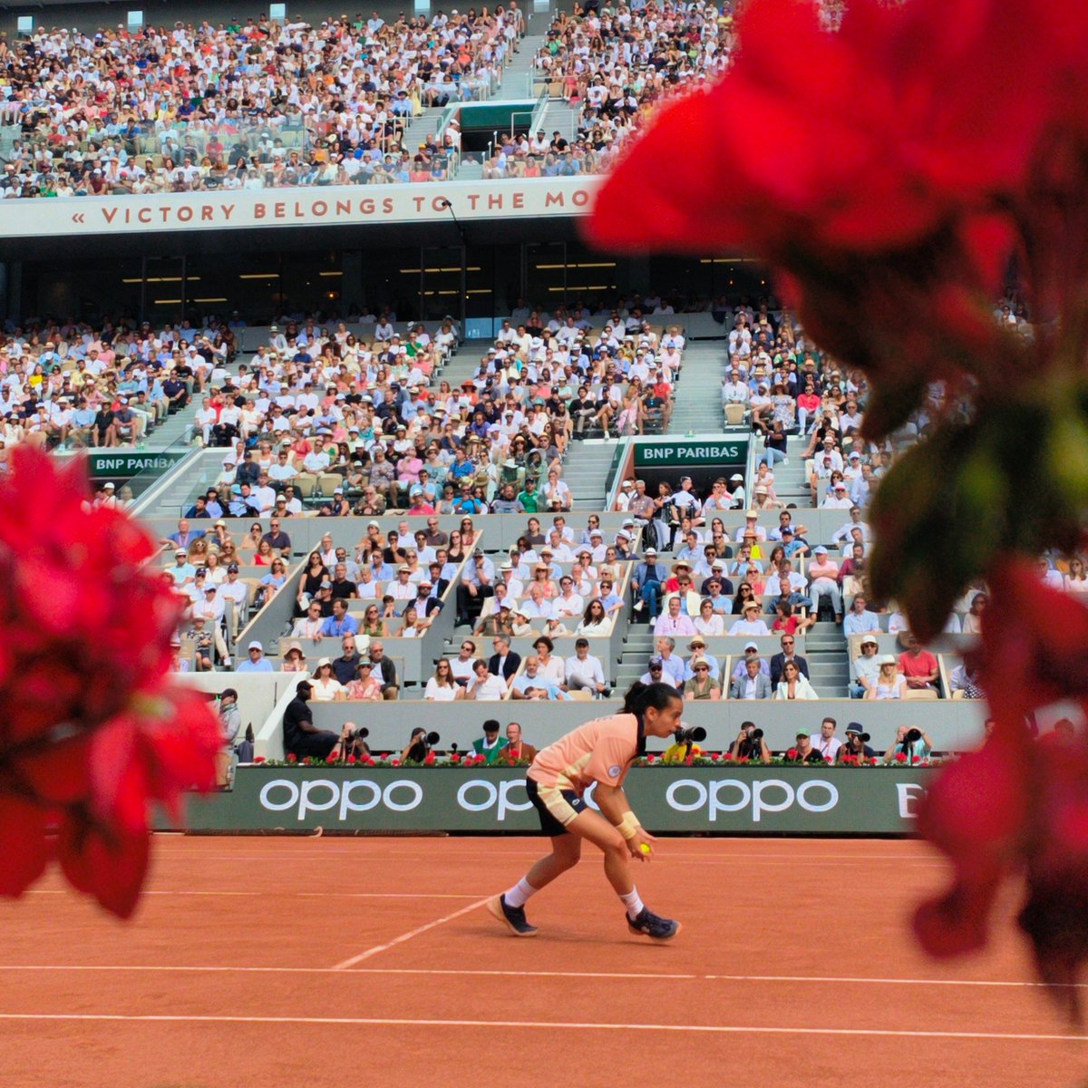 oppo's tweet photo. Magnificent #RolandGarros captured by the #OPPOFindN2Flip 🎾

#OPPORolandGarros https://t.co/apjWemifpN