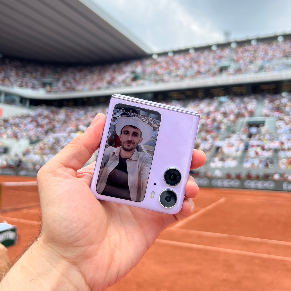 oppo's tweet photo. Magnificent #RolandGarros captured by the #OPPOFindN2Flip 🎾

#OPPORolandGarros https://t.co/apjWemifpN