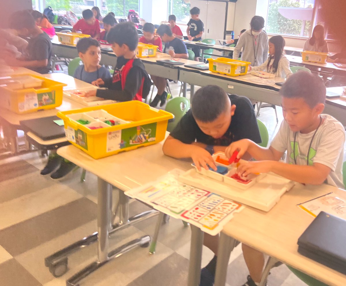JeshawnR's tweet photo. 🌟Day 1 of STEM Camp was a smashing success!👨‍💻The young minds dove into the world of LEGO STEM kits with enthusiasm and curiosity🚀Witnessing their creative problem solving and teamwork was truly inspiring.Can't wait to see what the rest of camp holds! #HISDSTEM #FutureInnovators https://t.co/xuyxDx4tEg